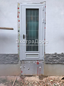Противопожарные двери со стеклом от производителя в Серпухове  купить