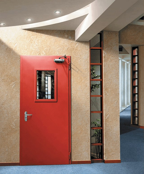 Противопожарная дверь с остеклением в бизнес-центр